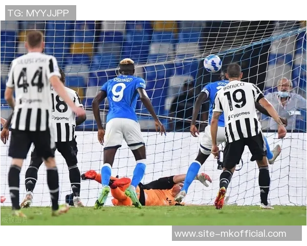 那不勒斯主席德劳伦蒂斯与利雅得胜利CEO合影展示C罗球衣引发热议