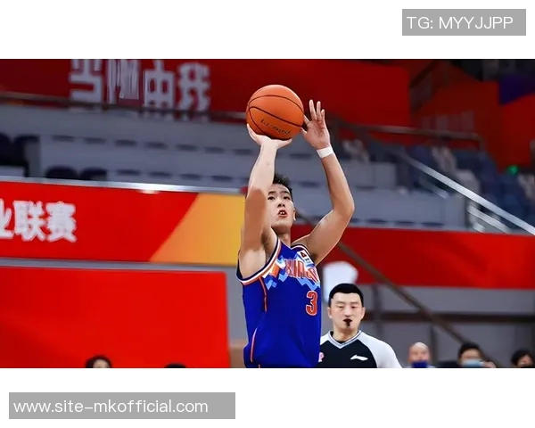 微笑刺客的逆袭小个子球员如何在球队中展现价值与实力 微笑刺客的逆袭小个子球员如何在球队中展现价值与实力