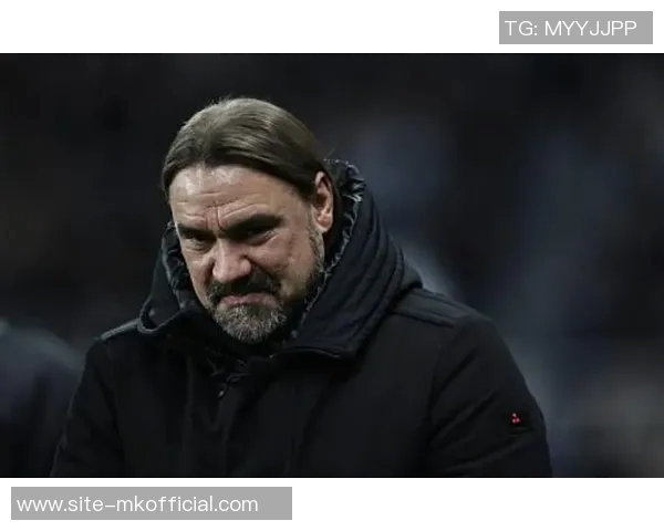 英超法尔克赛后闯入场内与裁判对峙遭红牌处罚 英超法尔克赛后闯入场内与裁判对峙遭红牌处罚